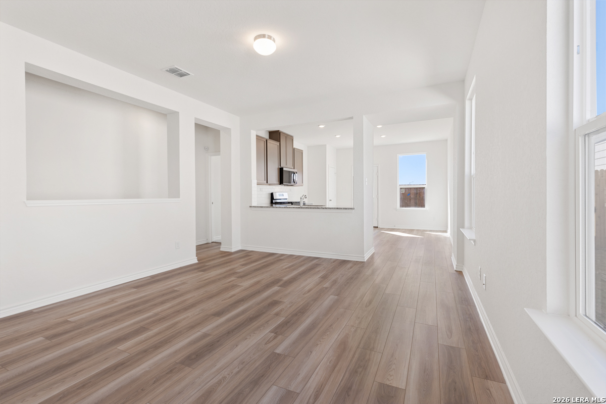 10042 Jagger Avenue Converse TX 78109