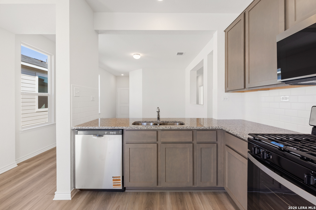 10042 Jagger Avenue Converse TX 78109