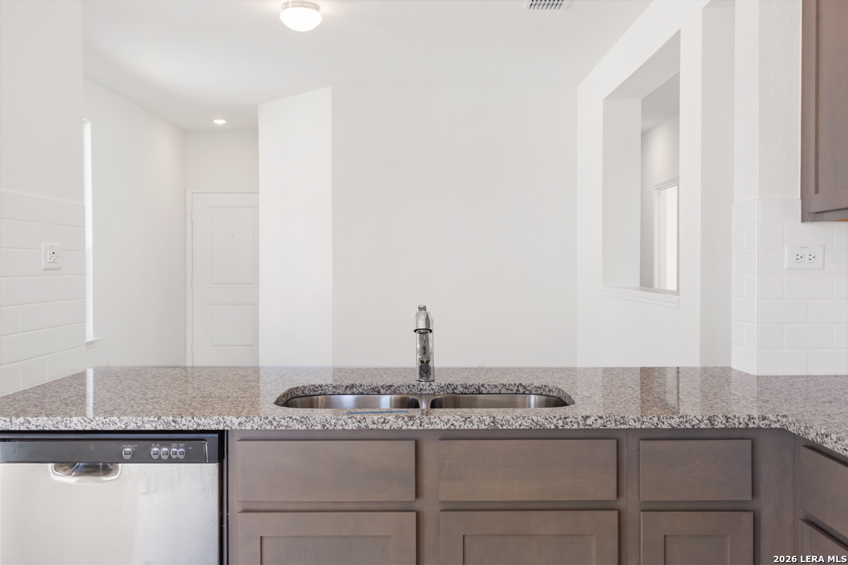10042 Jagger Avenue Converse TX 78109