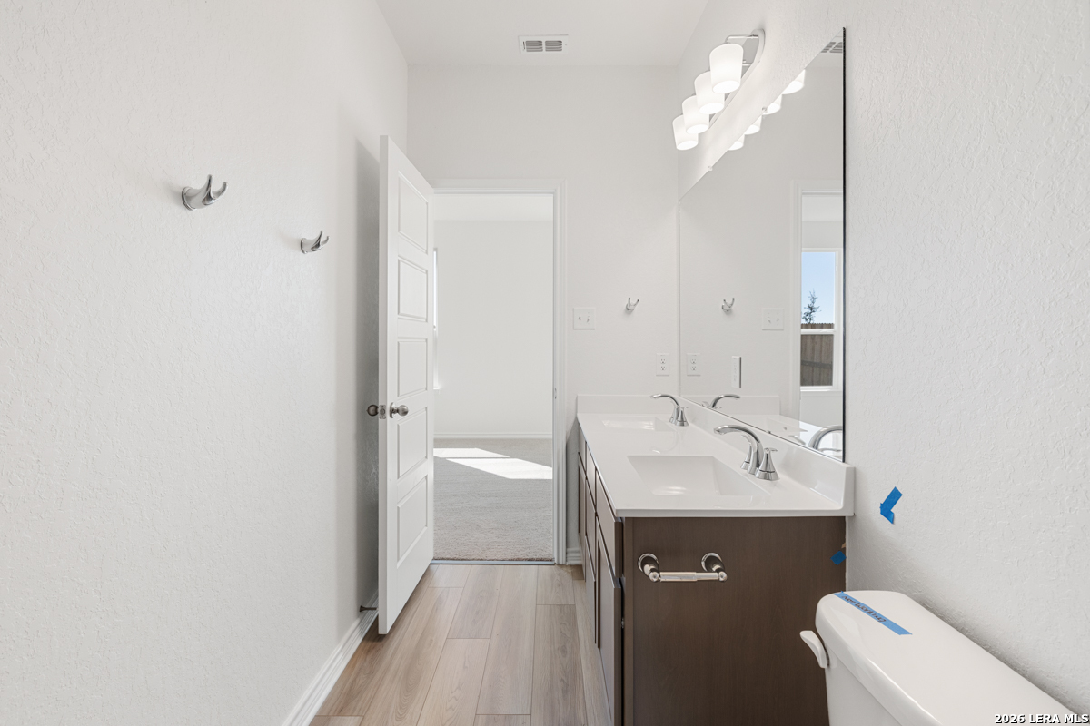 10042 Jagger Avenue Converse TX 78109