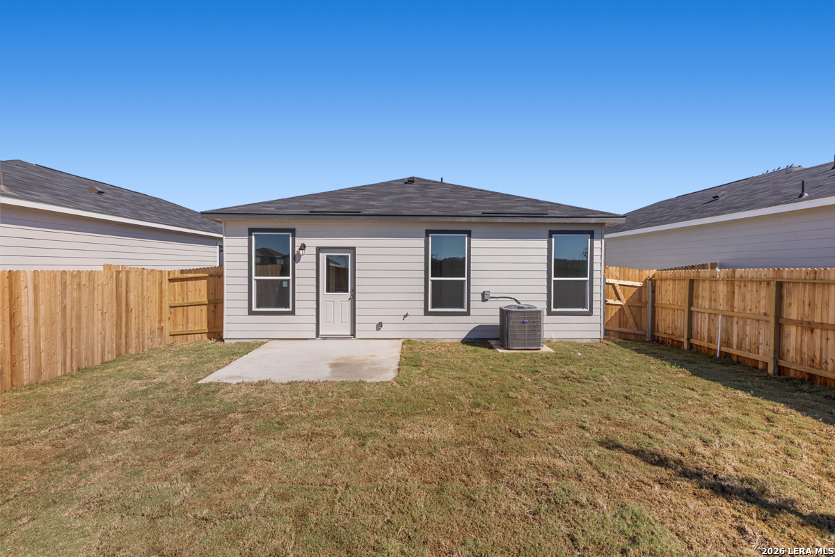 10042 Jagger Avenue Converse TX 78109