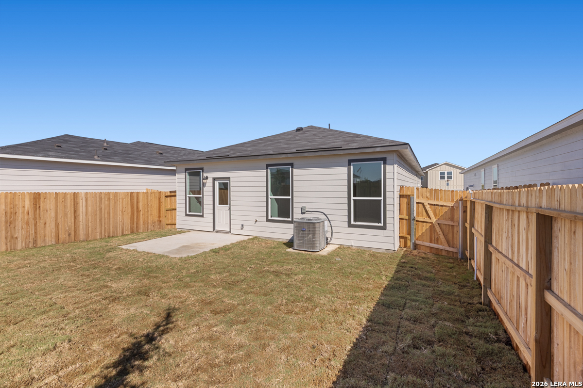 10042 Jagger Avenue Converse TX 78109