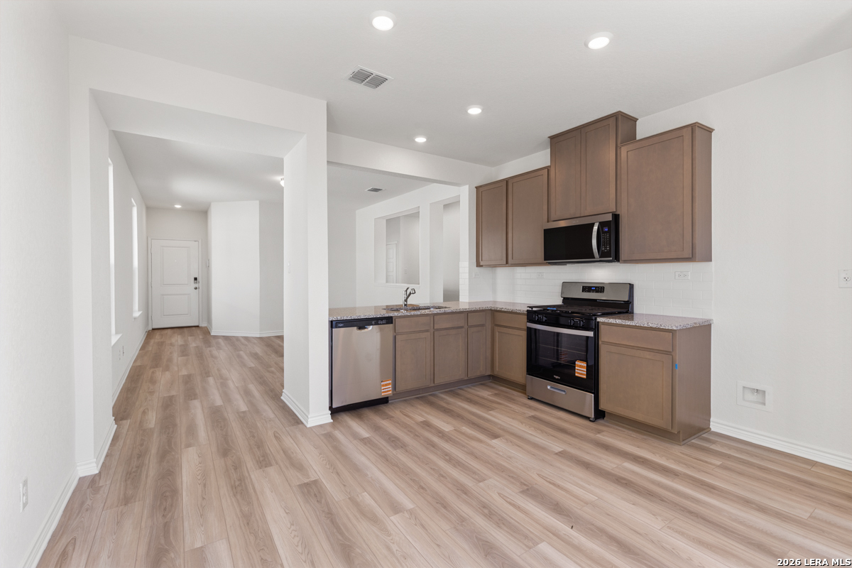 10042 Jagger Avenue Converse TX 78109