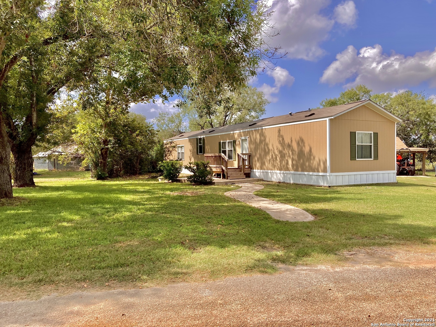 1909 Frick Street Floresville TX 78114