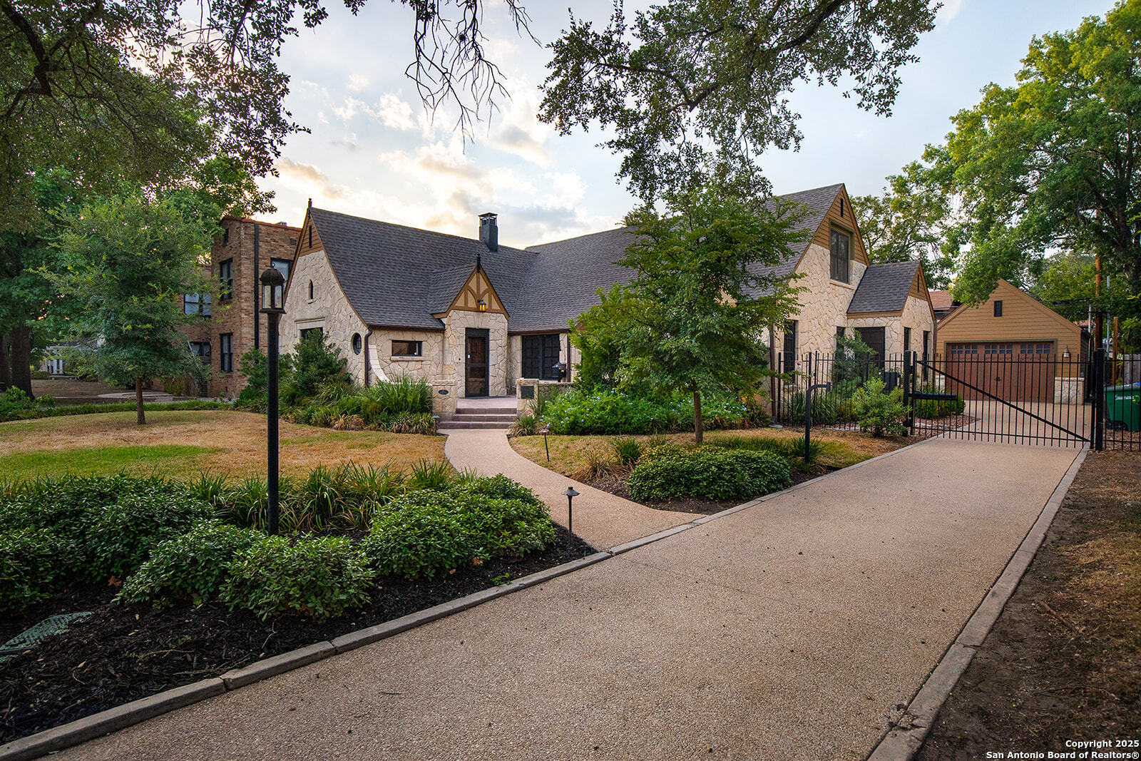 215 E Rosewood San Antonio TX 78212