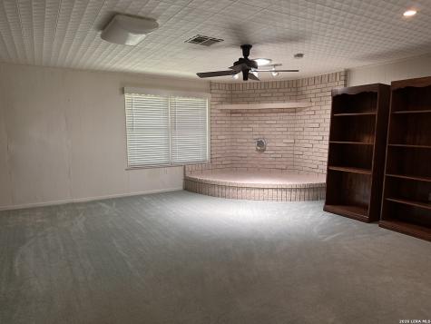 601 Poplar Street Jourdanton TX 78026