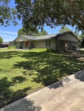 601 Poplar Street Jourdanton TX 78026