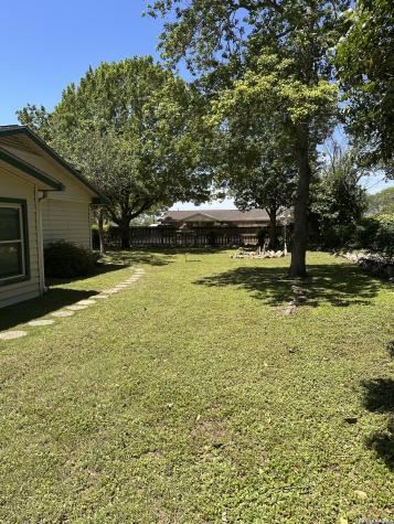 601 Poplar Street Jourdanton TX 78026