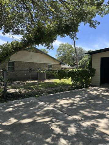 601 Poplar Street Jourdanton TX 78026