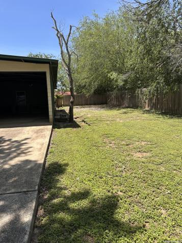 601 Poplar Street Jourdanton TX 78026