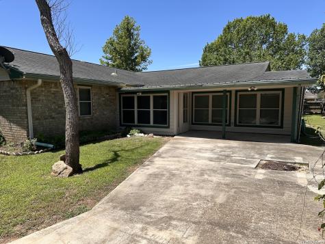 601 Poplar Street Jourdanton TX 78026
