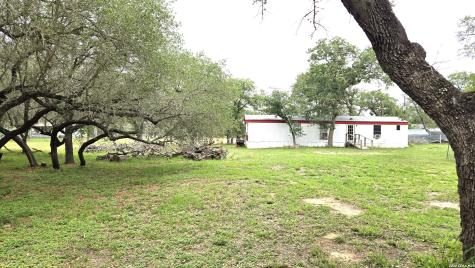 318 Shady Oaks Floresville TX 78114