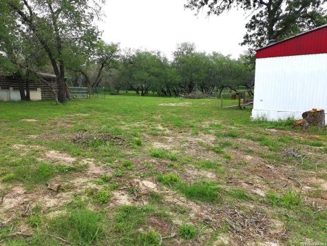 318 Shady Oaks Floresville TX 78114
