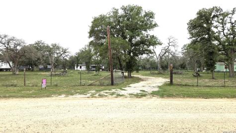 318 Shady Oaks Floresville TX 78114
