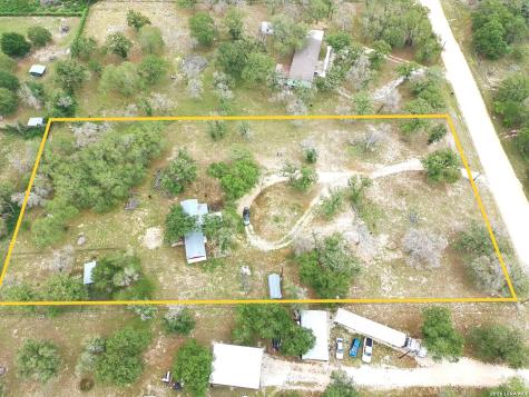 318 Shady Oaks Floresville TX 78114