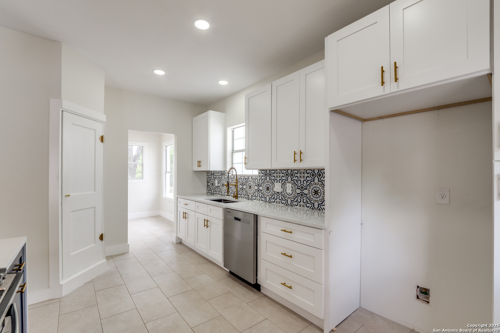 2007 W Mistletoe Avenue San Antonio TX 78201