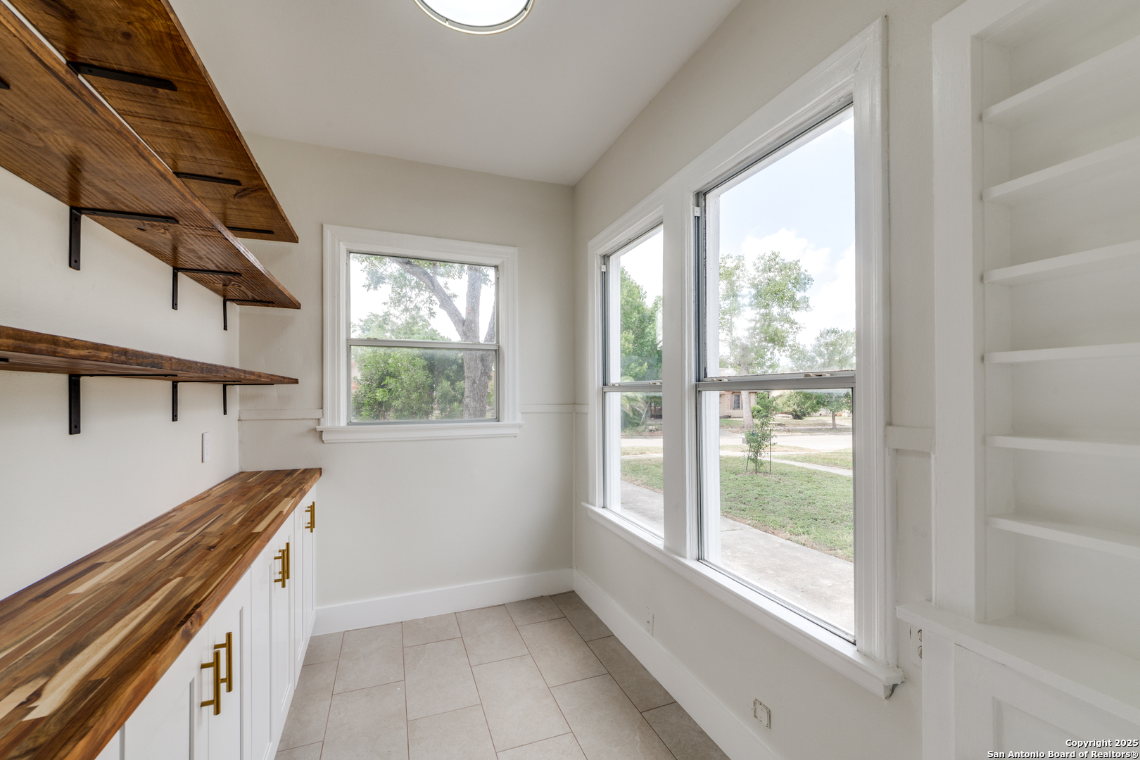 2007 W Mistletoe Avenue San Antonio TX 78201