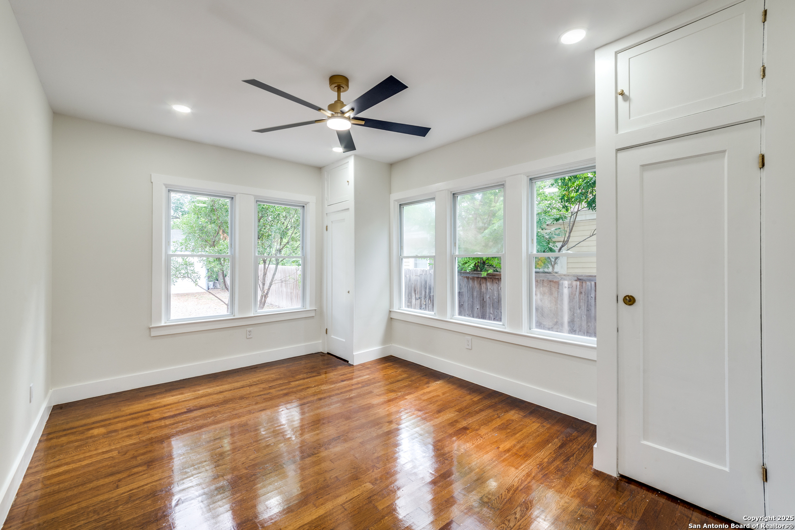 2007 W Mistletoe Avenue San Antonio TX 78201