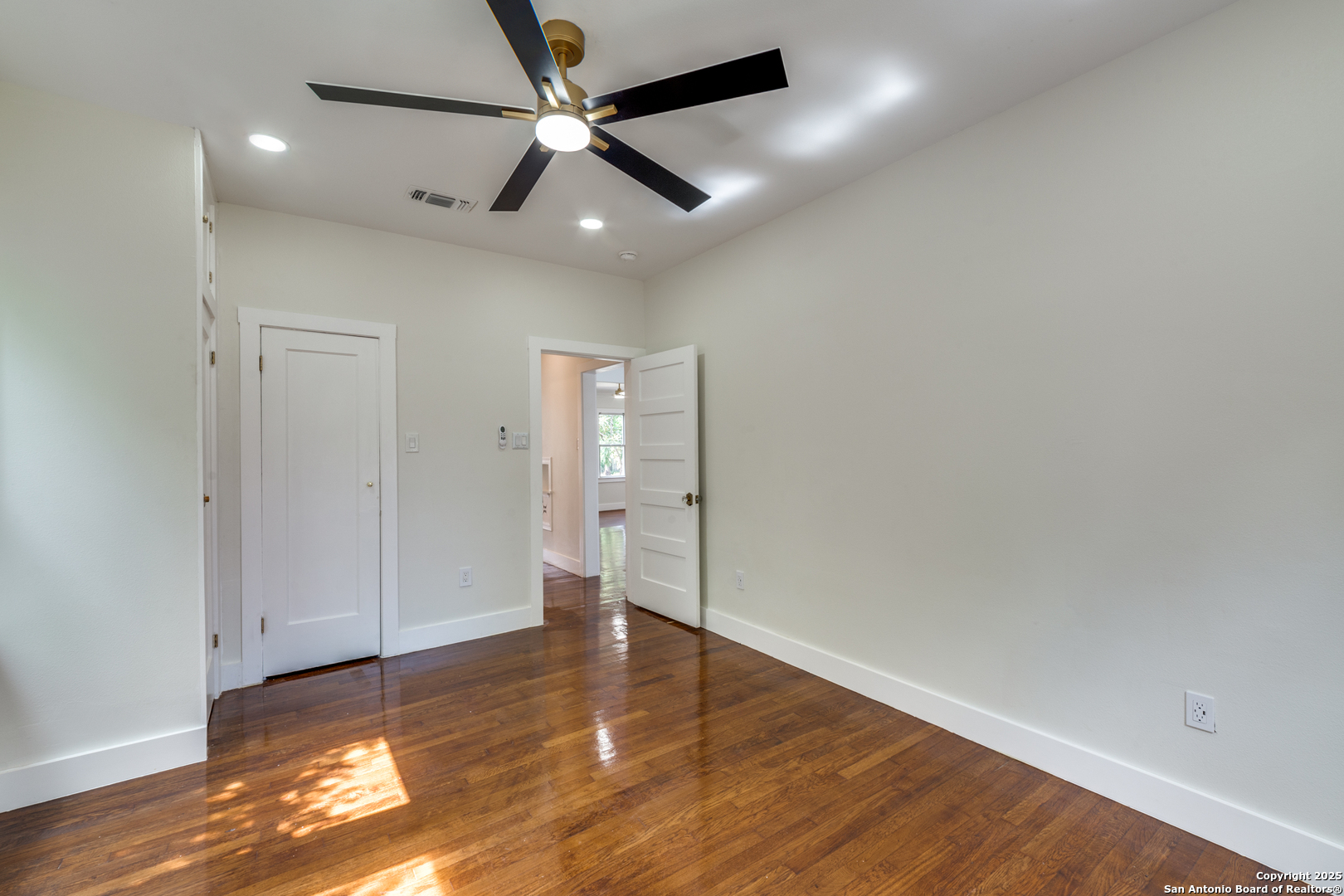 2007 W Mistletoe Avenue San Antonio TX 78201