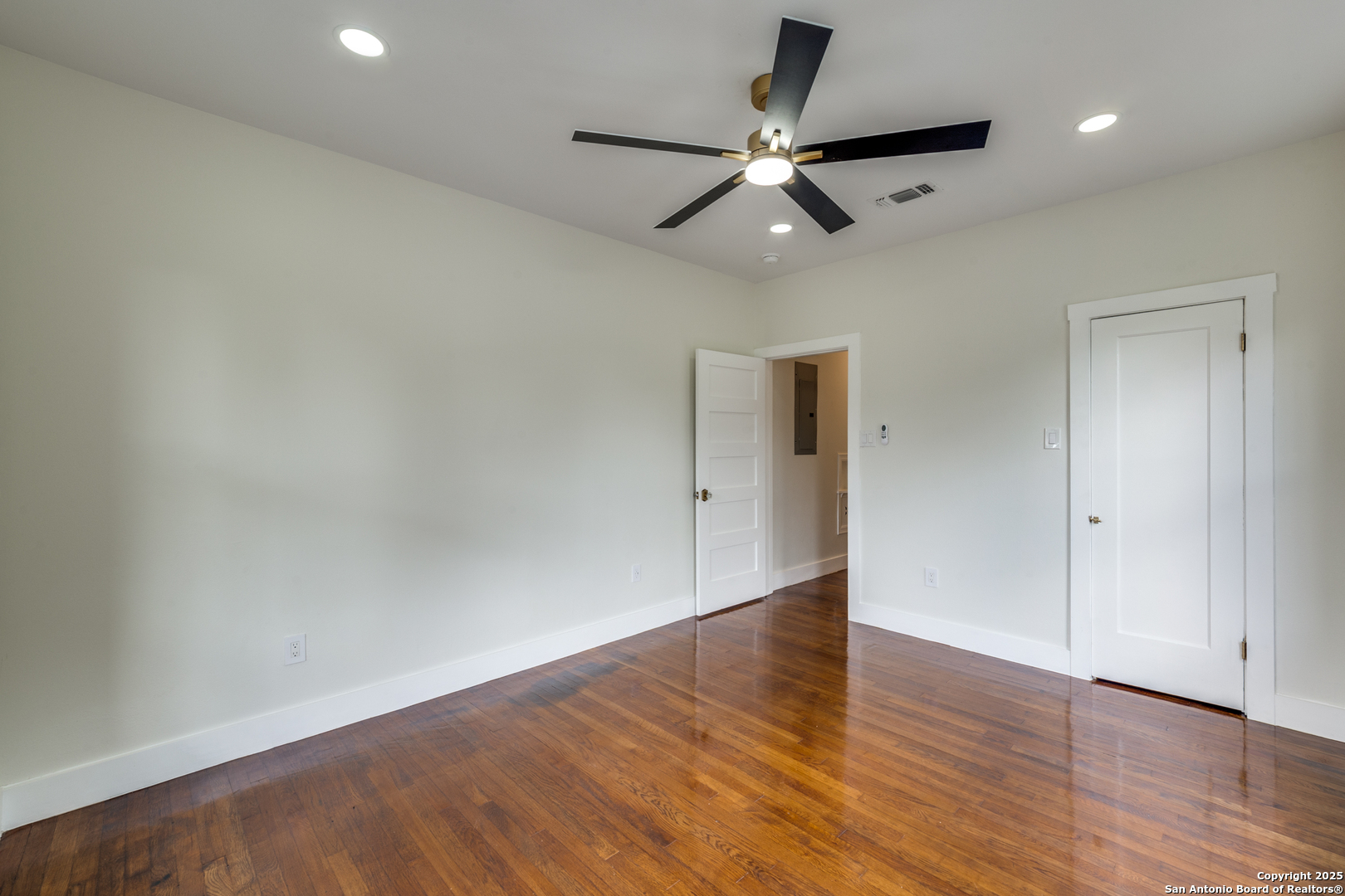2007 W Mistletoe Avenue San Antonio TX 78201