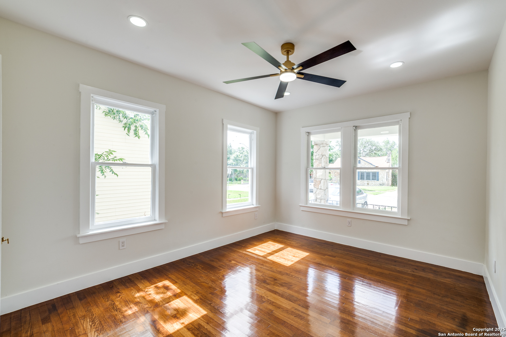 2007 W Mistletoe Avenue San Antonio TX 78201