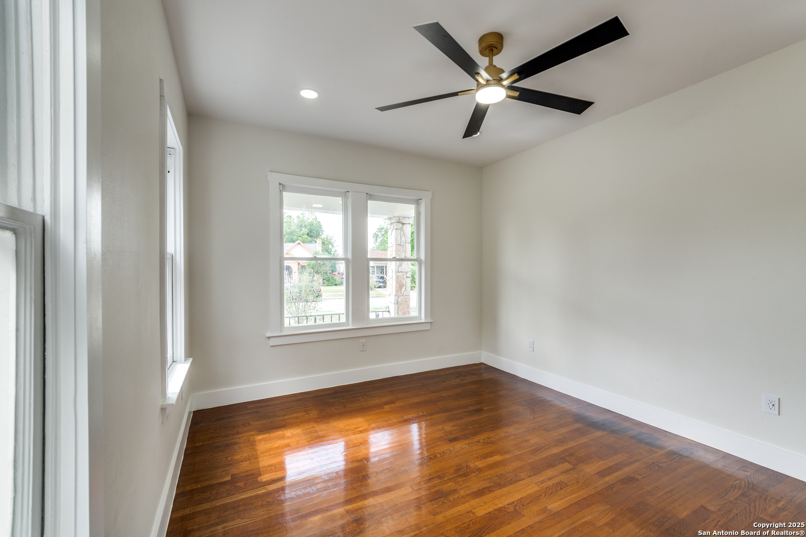 2007 W Mistletoe Avenue San Antonio TX 78201