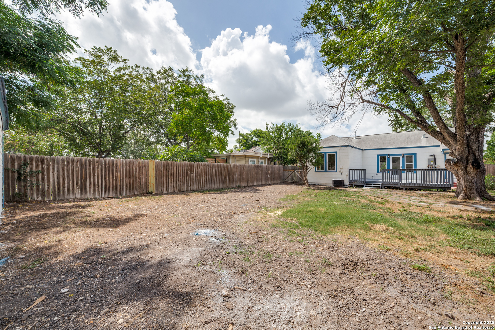2007 W Mistletoe Avenue San Antonio TX 78201