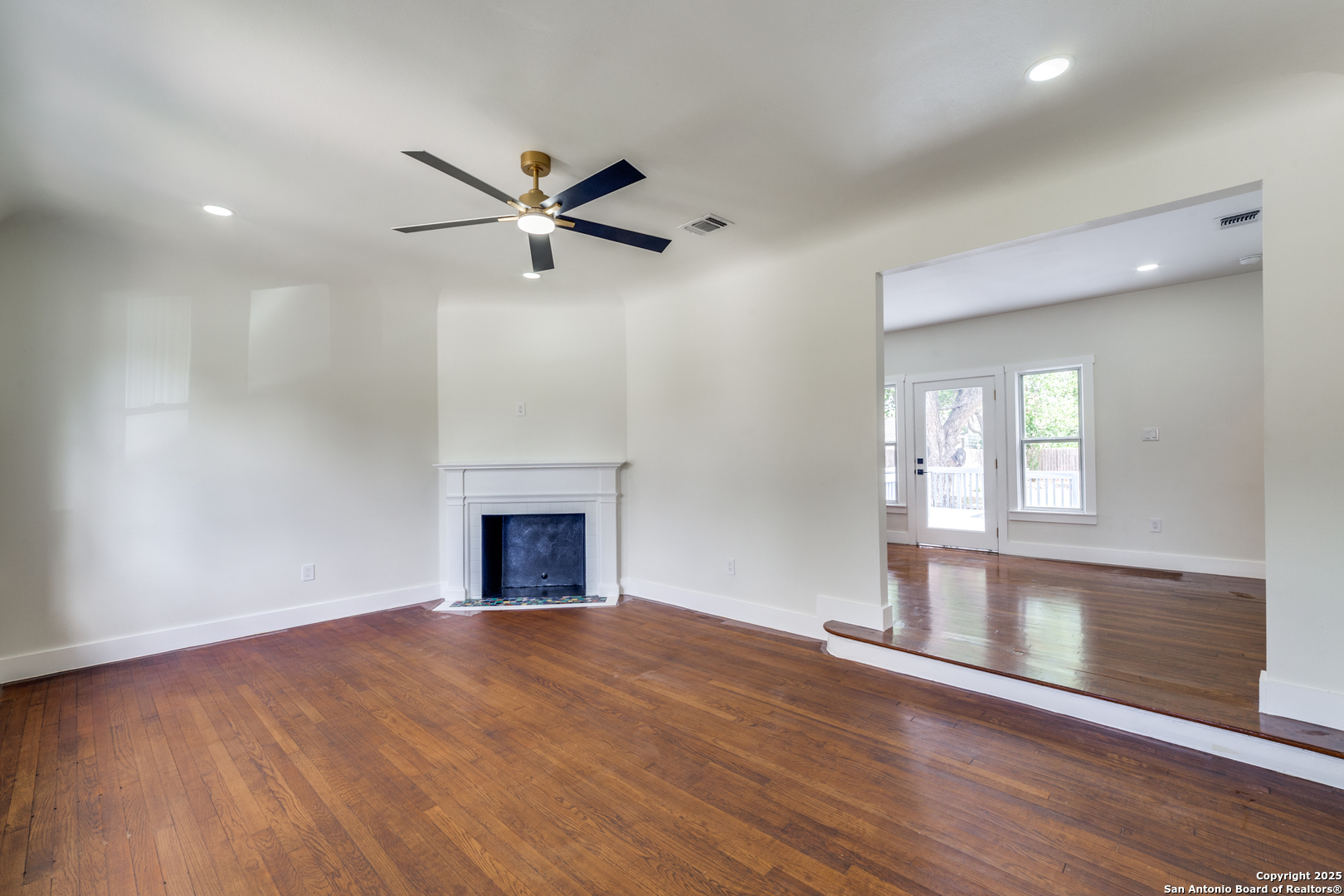 2007 W Mistletoe Avenue San Antonio TX 78201