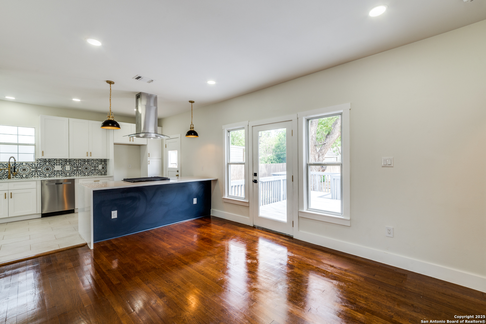 2007 W Mistletoe Avenue San Antonio TX 78201