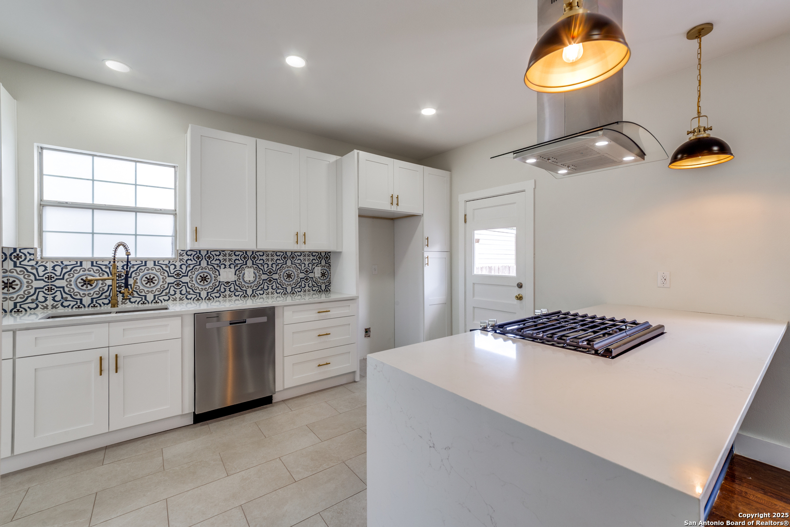 2007 W Mistletoe Avenue San Antonio TX 78201
