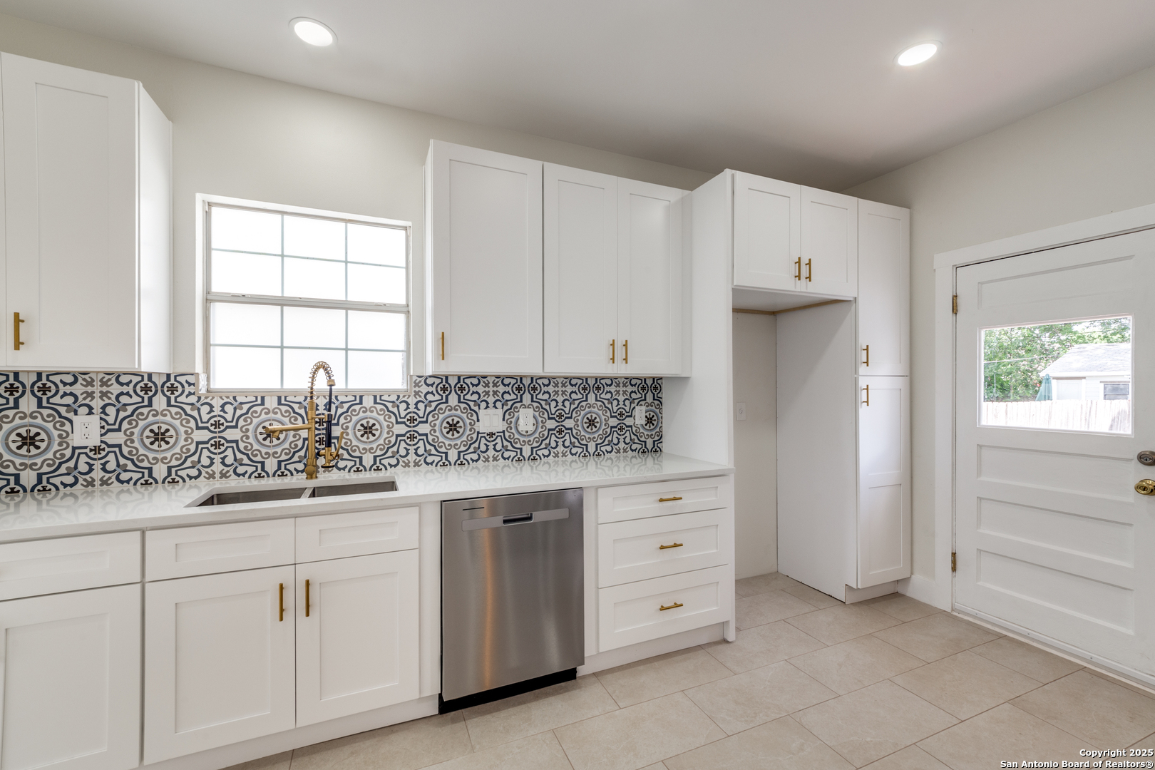 2007 W Mistletoe Avenue San Antonio TX 78201