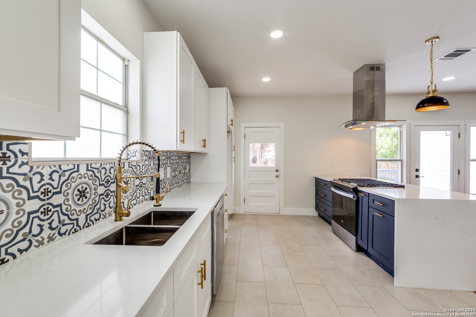 2007 W Mistletoe Avenue San Antonio TX 78201