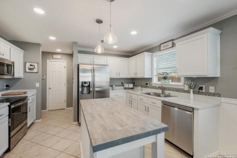 9731 Mustang Farm San Antonio TX 78254