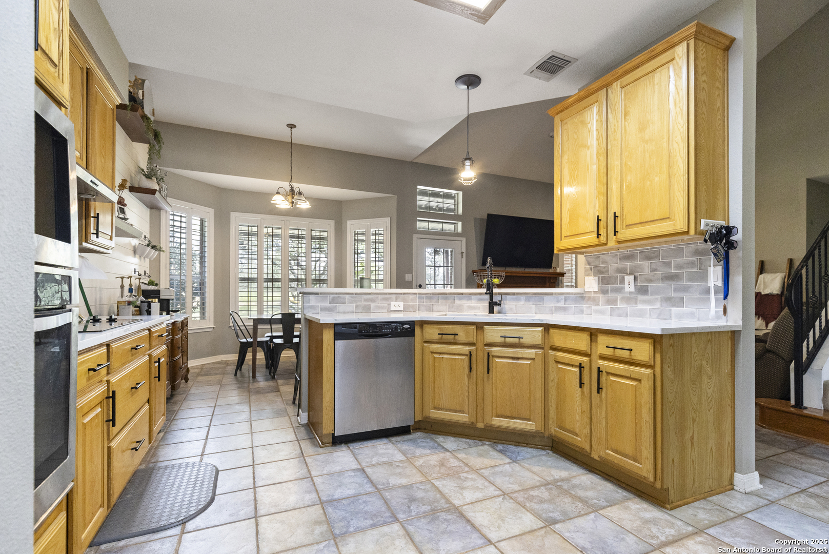 1732 Continental Pleasanton TX 78064