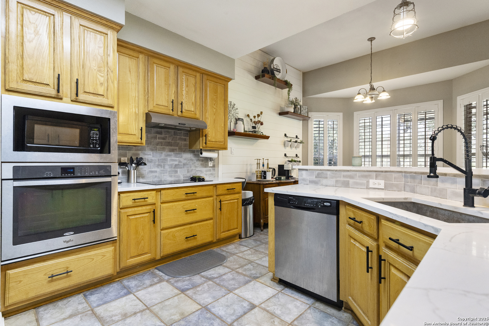 1732 Continental Pleasanton TX 78064
