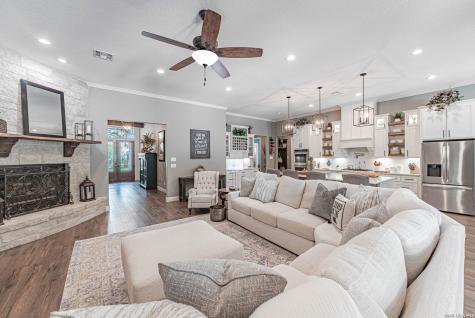128 Bridgewater Drive La Vernia TX 78121