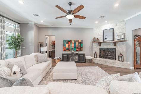 128 Bridgewater Drive La Vernia TX 78121