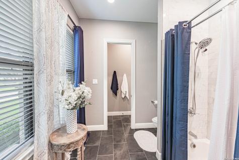 128 Bridgewater Drive La Vernia TX 78121