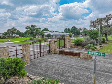 128 Bridgewater Drive La Vernia TX 78121