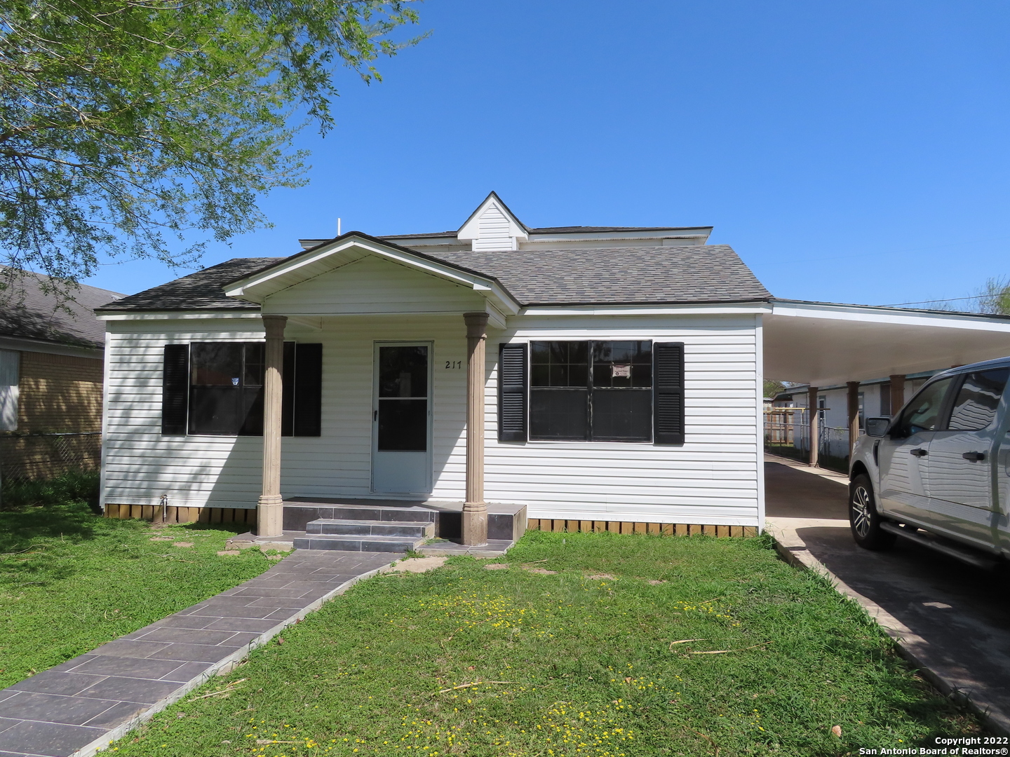 217 E Magnolia Avenue La Feria TX 78559