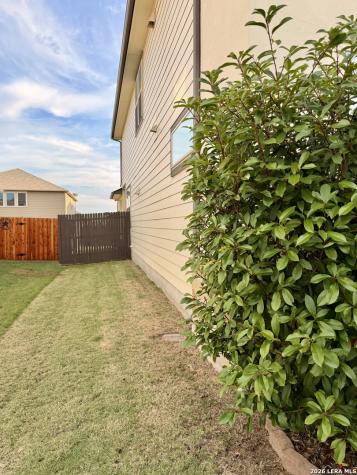 9818 Red Iron Creek Converse TX 78109