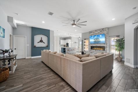 6904 Laura Heights Schertz TX 78154