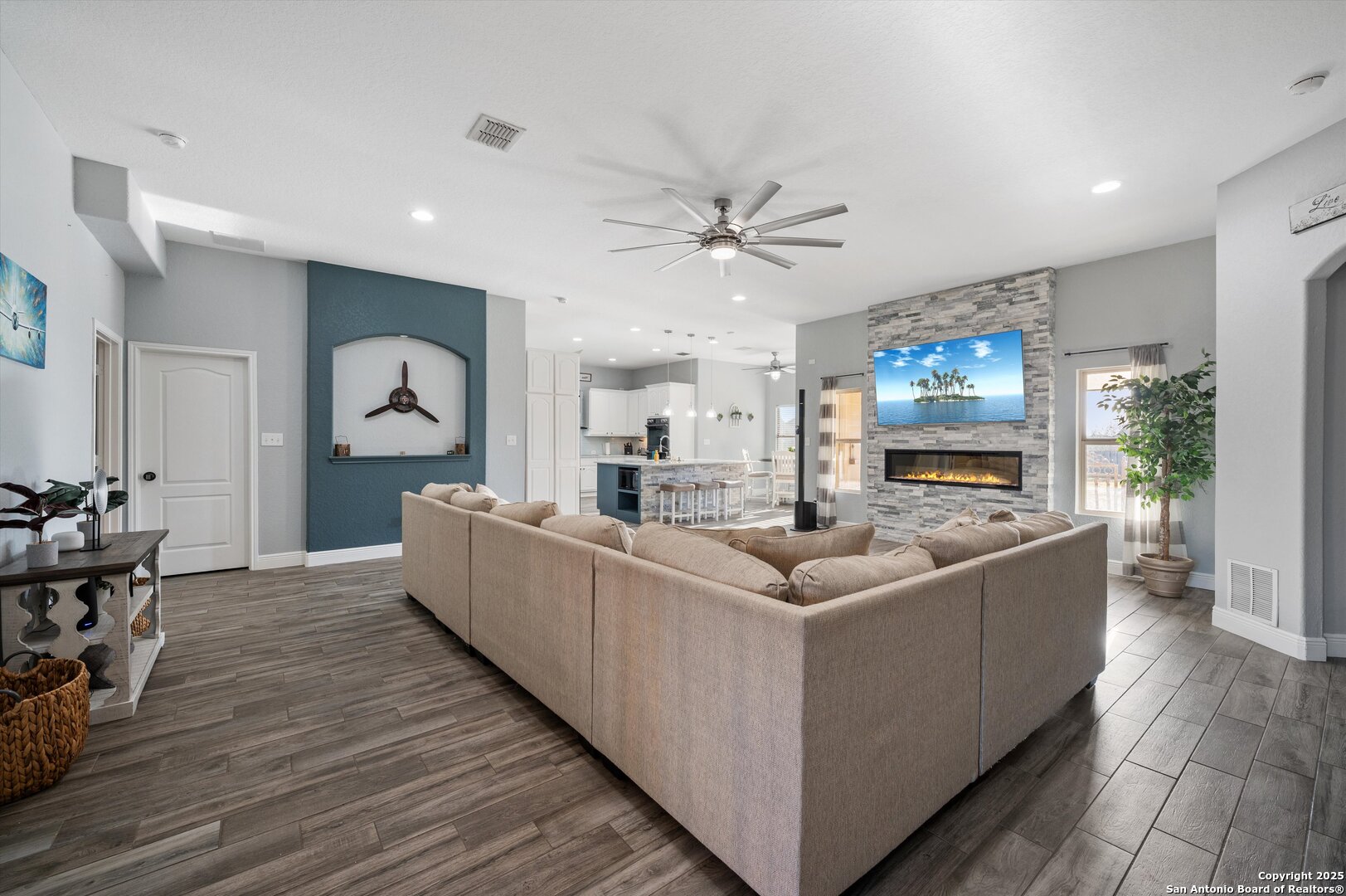 6904 Laura Heights Schertz TX 78154
