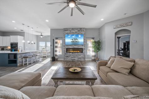 6904 Laura Heights Schertz TX 78154