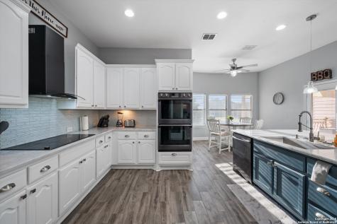 6904 Laura Heights Schertz TX 78154