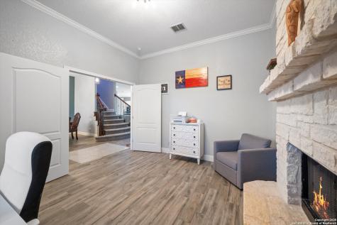 6904 Laura Heights Schertz TX 78154