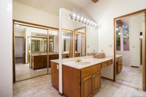13137 Hunters Ledge San Antonio TX 78230