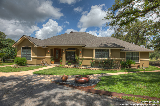 853 Paddy Road Floresville TX 78114