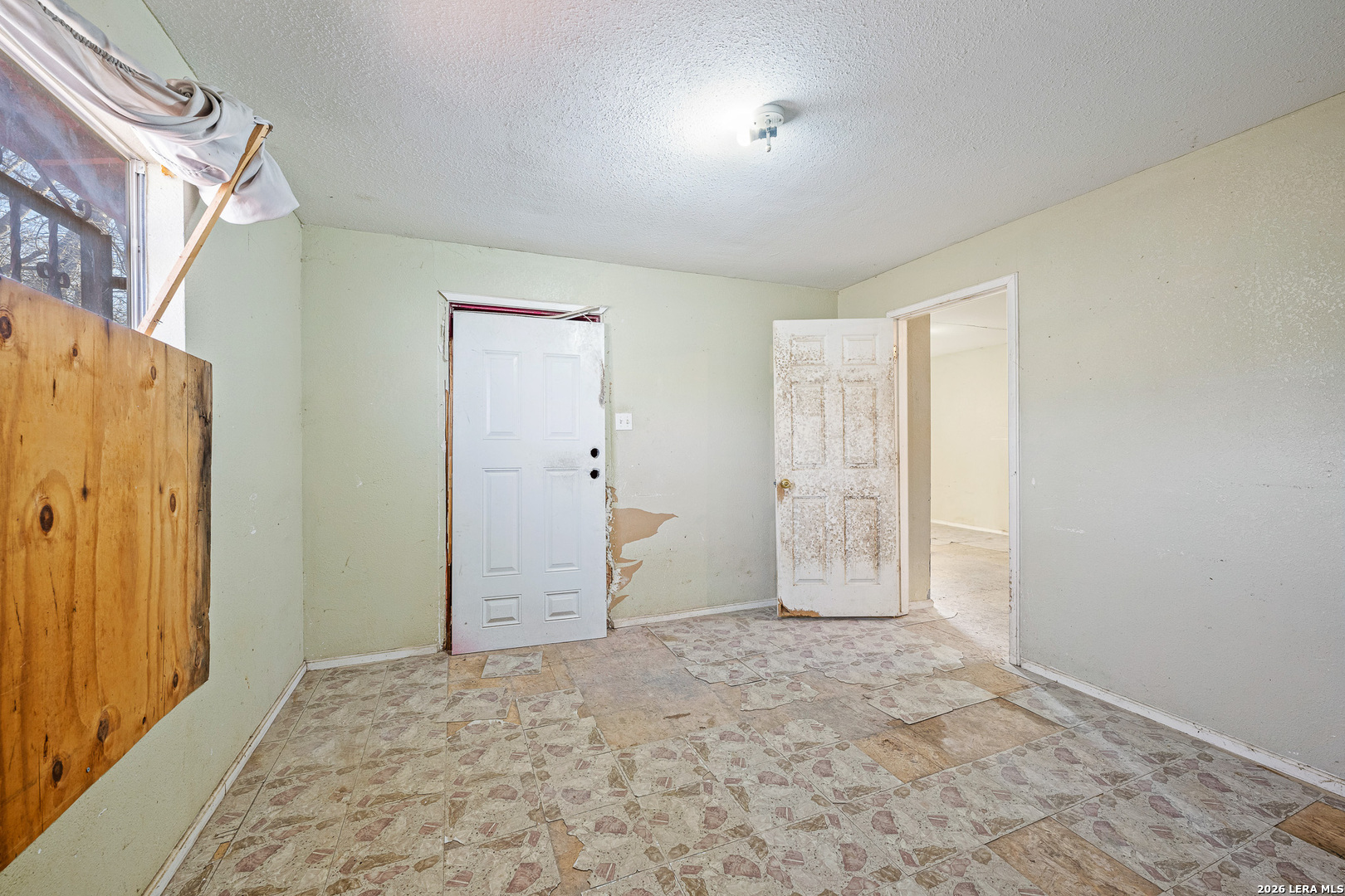 920 S San Joaquin San Antonio TX 78237