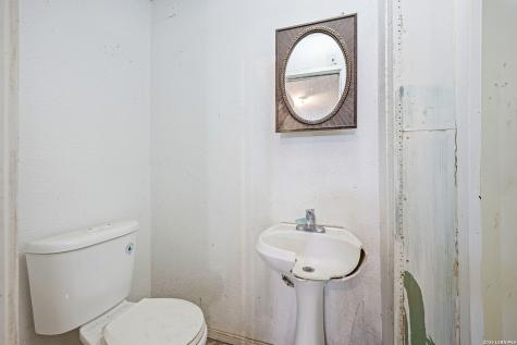 920 S San Joaquin San Antonio TX 78237